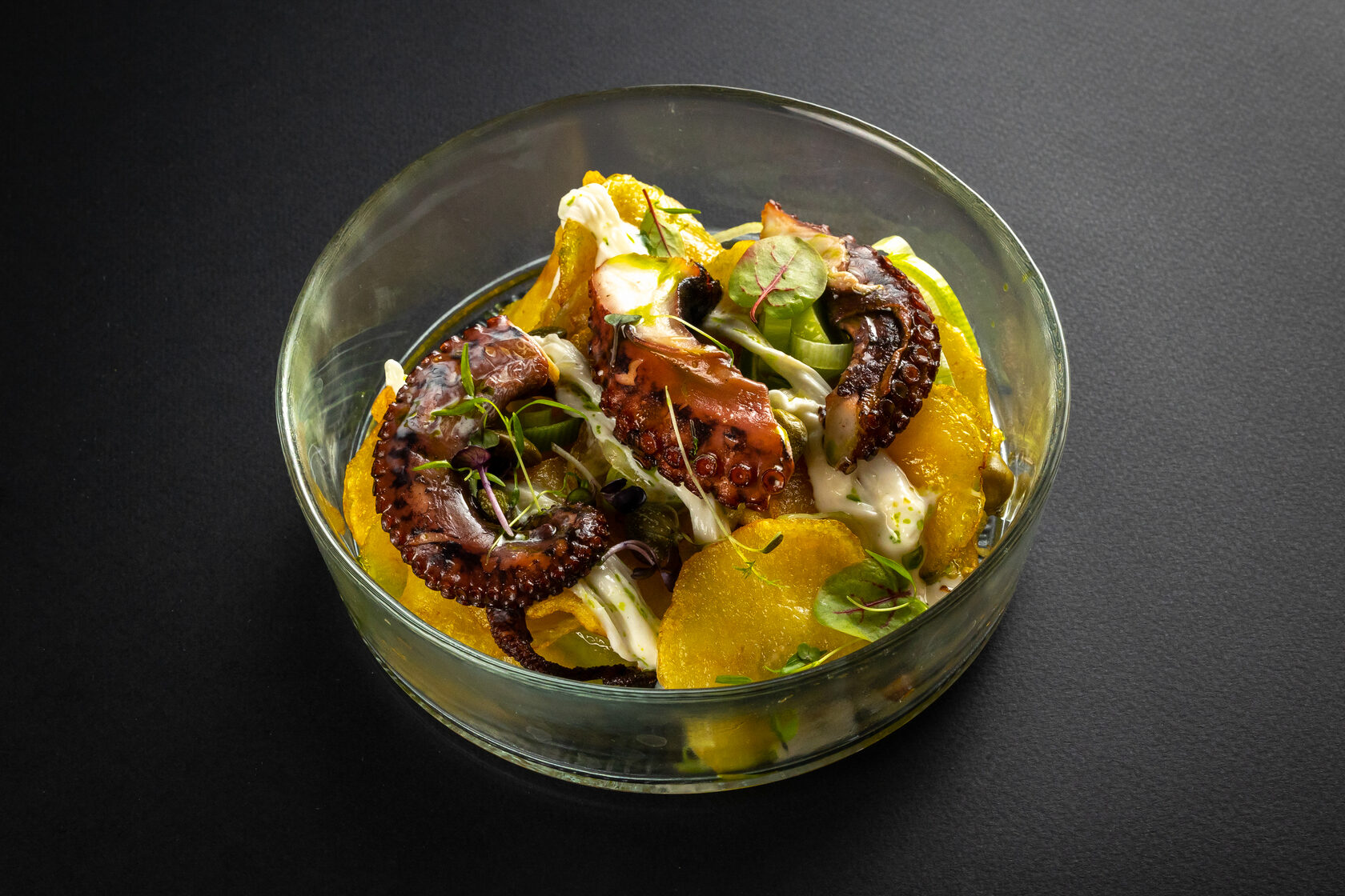 Жареный картофель с осьминогом и страчателлой